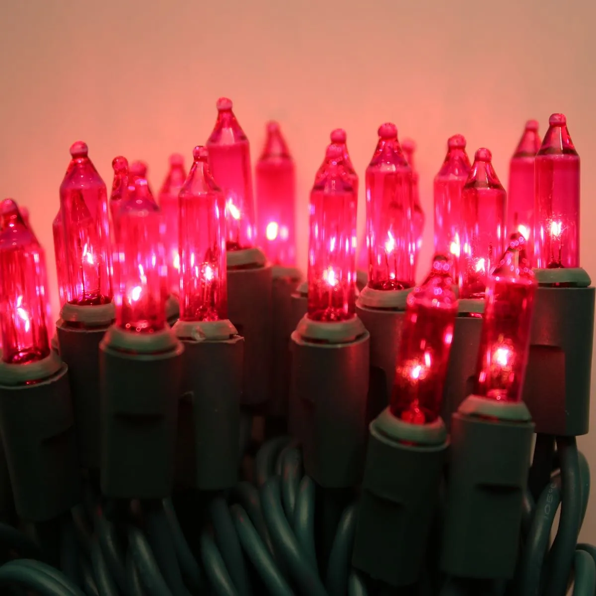 100-bulb Pink Mini Lights, 2.5" Spacing, Green Wire