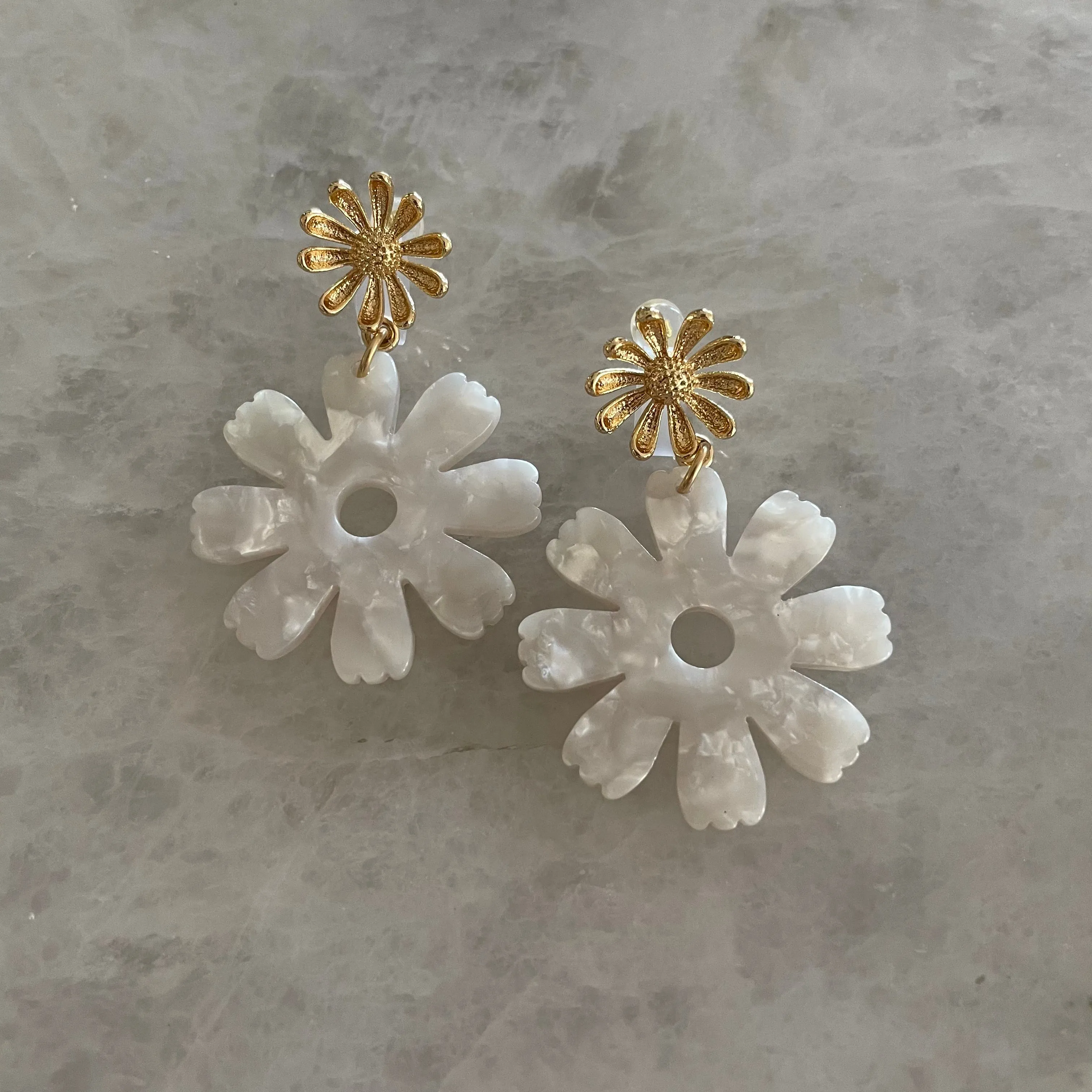 Lazy Daisy Earrings