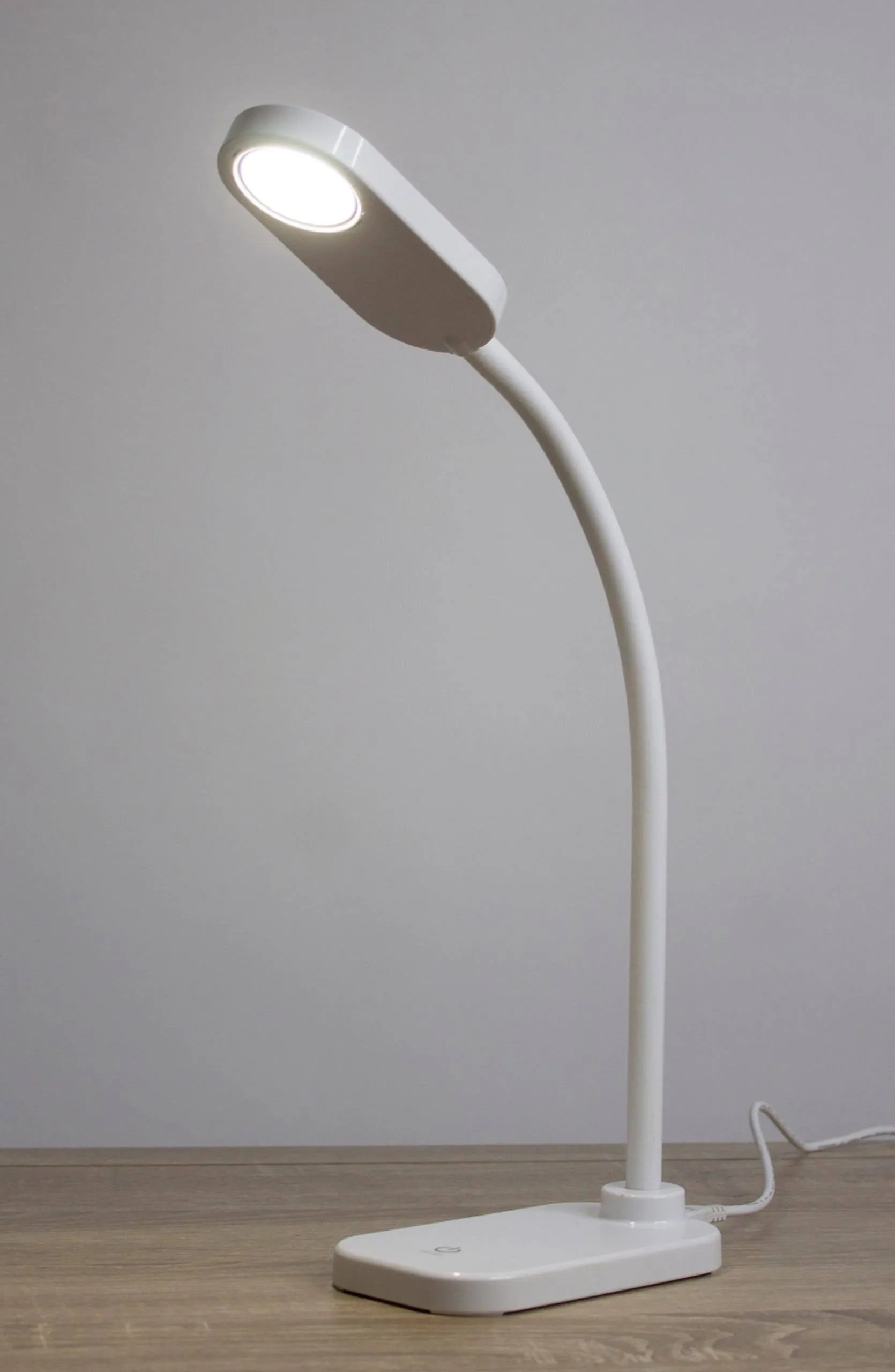 Native Lighting - LED Spotlight Desk Lamp (lightweight with daylight LED. Flexible goose neck - USB powered)