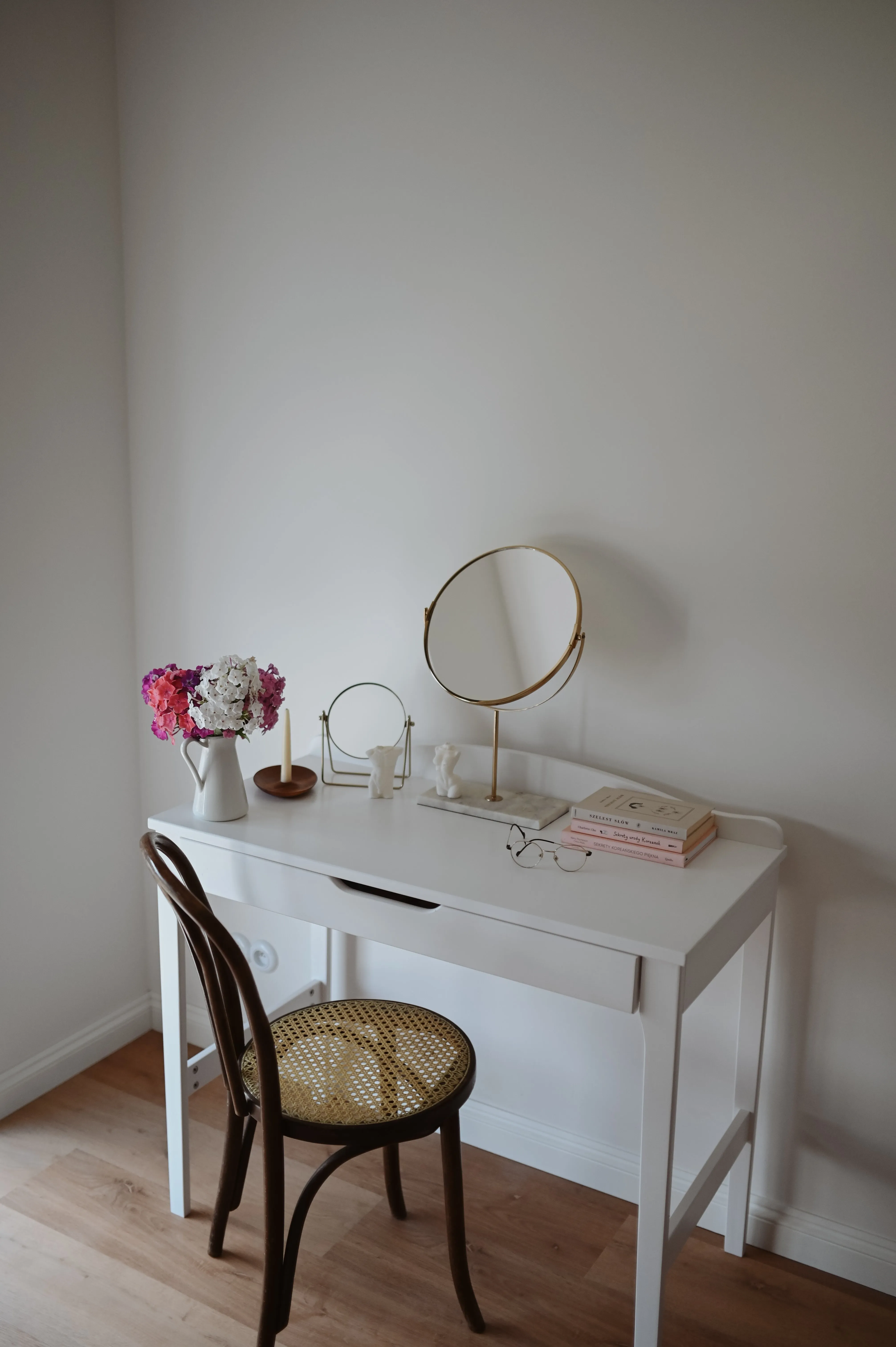 Noble Desk white with drawer