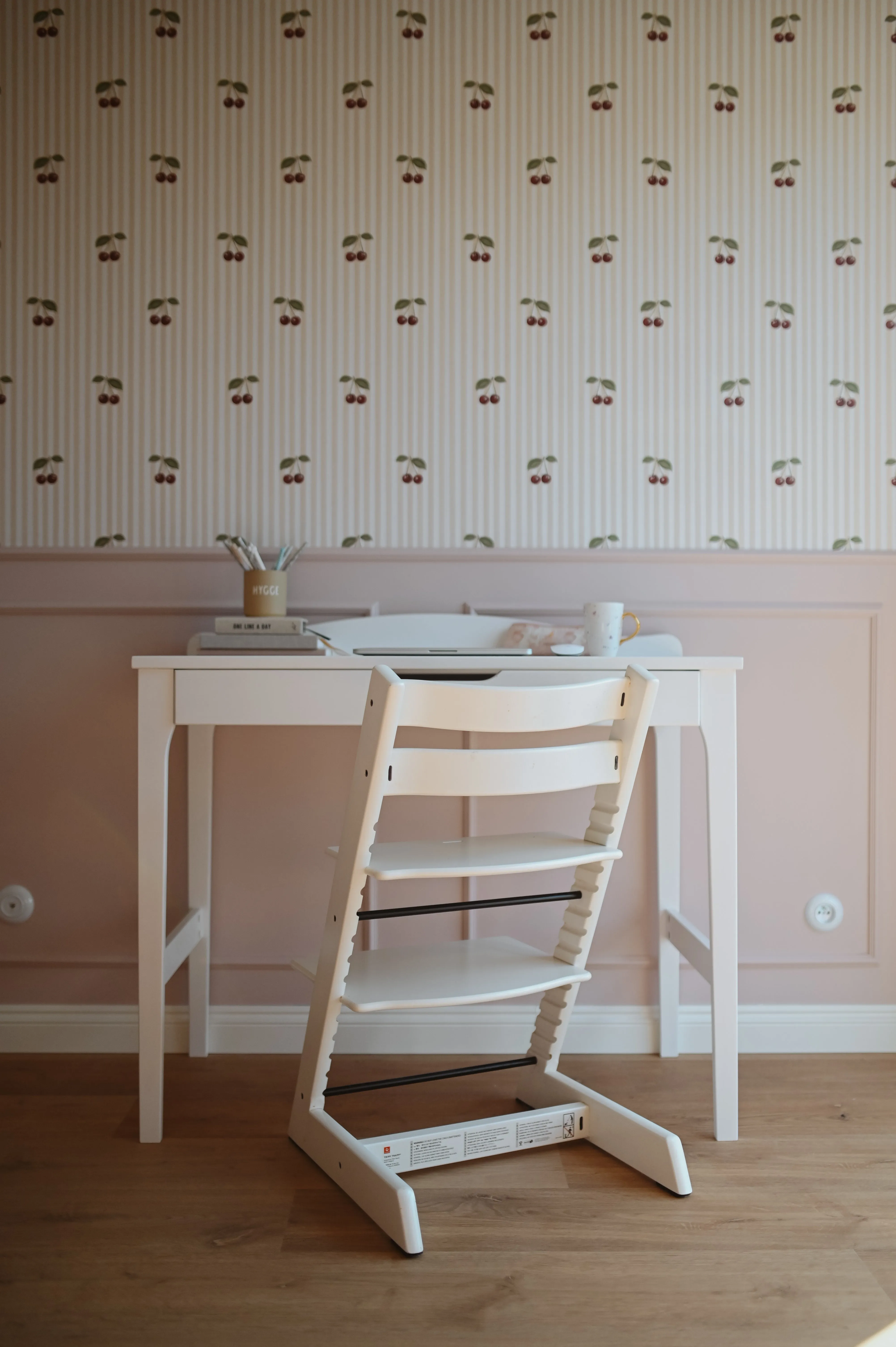 Noble Desk white with drawer